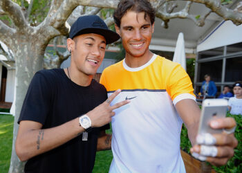 BARCELONA, SPAIN - APRIL 22:  Rafael Nadal of Spain takes a selfie with Neymar of FC Barcelona during day three of the Barcelona Open Banc Sabadell at the Real Club de Tenis Barcelona on April 22, 2015 in Barcelona, Spain.  (Photo by fotopress/Getty Images)