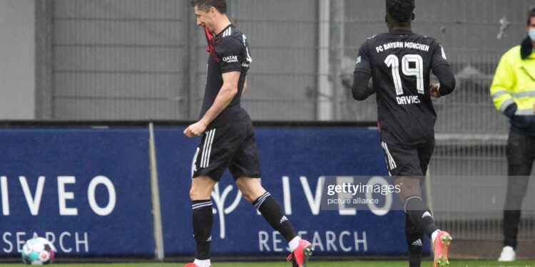 15 May 2021, Baden-Wuerttemberg, Freiburg im Breisgau: Football: Bundesliga, SC Freiburg - Bayern Munich, 33rd matchday at Schwarzwald-Stadion. Munich's Robert Lewandowski (l) celebrates after his goal to make it 0:1. Robert Lewandowski of FC Bayern München has equalled Gerd Müller's Bundesliga record of 40 goals in a season. Lewandowski scored his 40th goal of the season from the penalty spot in the 26th minute at SC Freiburg, equalling the record set in the 1971/72 season. Photo: Tom Weller/dpa - IMPORTANT NOTE: In accordance with the regulations of the DFL Deutsche Fußball Liga and/or the DFB Deutscher Fußball-Bund, it is prohibited to use or have used photographs taken in the stadium and/or of the match in the form of sequence pictures and/or video-like photo series. (Photo by Tom Weller/picture alliance via Getty Images)