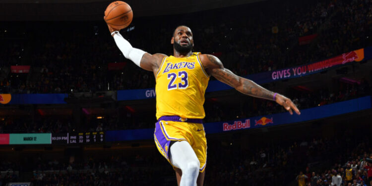 PHILADELPHIA, PA - JANUARY 25: LeBron James #23 of the Los Angeles Lakers dunks the ball against the Philadelphia 76ers on January 25, 2020 at the Wells Fargo Center in Philadelphia, Pennsylvania NOTE TO USER: User expressly acknowledges and agrees that, by downloading and/or using this Photograph, user is consenting to the terms and conditions of the Getty Images License Agreement. Mandatory Copyright Notice: Copyright 2020 NBAE (Photo by Jesse D. Garrabrant/NBAE via Getty Images)