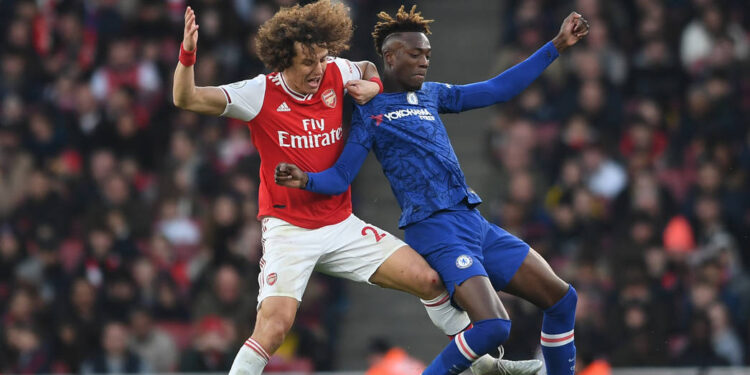 LONDON, ENGLAND - DECEMBER 29: David Luiz of Arsenal challenges Tammy Abraham of Chelsea during the Premier League match between Arsenal FC and Chelsea FC at Emirates Stadium on December 29, 2019 in London, United Kingdom. (Photo by David Price/Arsenal FC via Getty Images)