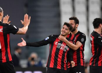 TURIN, ITALY - MAY 09: Brahim Diaz of A.C. Milan celebrates with Zlatan Ibrahimovic and Hakan Calhanoglu after scoring their side's first goal during the Serie A match between Juventus  and AC Milan at  on May 09, 2021 in Turin, Italy. Sporting stadiums around Italy remain under strict restrictions due to the Coronavirus Pandemic as Government social distancing laws prohibit fans inside venues resulting in games being played behind closed doors. (Photo by Valerio Pennicino/Getty Images)