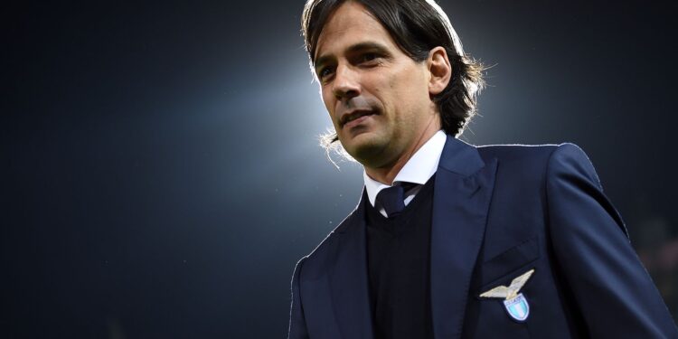 PALERMO, ITALY - APRIL 10:  Head coach Simone Inzaghi of Lazio looks on during the Serie A match between US Citta di Palermo and SS Lazio at Stadio Renzo Barbera on April 10, 2016 in Palermo, Italy.  (Photo by Tullio M. Puglia/Getty Images)