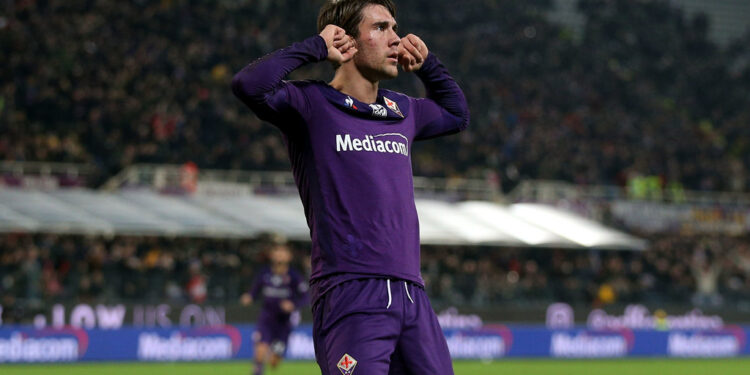 FLORENCE, ITALY - DECEMBER 15: Dusan Vlahovic of ACF Fiorentina celebrates after scoring a goal during the Serie A match between ACF Fiorentina and FC Internazionale at Stadio Artemio Franchi on December 15, 2019 in Florence, Italy.  (Photo by Gabriele Maltinti/Getty Images)