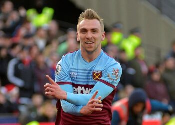 LONDON, ENGLAND - FEBRUARY 29:  Jarrod Bowen of West Ham United celebrates his home debut goal during the Premier League match between West Ham United and Southampton FC at London Stadium on February 29, 2020 in London, United Kingdom.  (Photo by James Griffiths/West Ham United FC via Getty Images)
