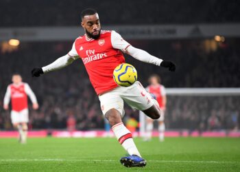 LONDON, ENGLAND - JANUARY 01: Alexandre Lacazette of Arsenal in action during the Premier League match between Arsenal FC and Manchester United at Emirates Stadium on January 01, 2020 in London, United Kingdom. (Photo by Clive Mason/Getty Images)