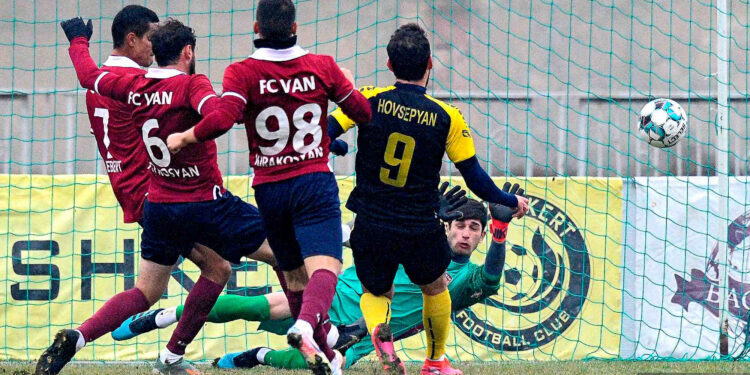 HH futboli XXVIII arajnutyun "Alashkert" Yerevan(Black-Yellow) vs "Van" Charentsavan 2-1 11-30-2020