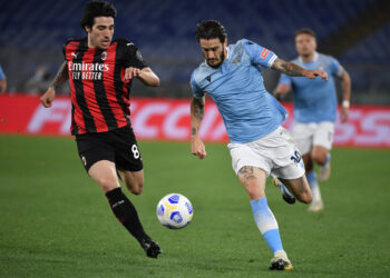 Sandro Tonali of AC Milan and Luis Alberto of SS Lazio compete for the ball during the Serie A football match between SS Lazio and AC Milan at Olimpico Stadium in Roma Italy, April 26h, 2021. Photo Antonietta Baldassarre / Insidefoto antoxbaldassarre