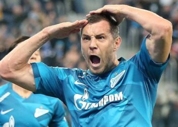 ST PETERSBURG, RUSSIA - OCTOBER 19, 2019: Zenit St Petersburg's Artem Dzyuba celebrates after scoring in the 2019/20 Russian Premier League Round 13 football match between Zenit St Petersburg and Rostov Rostov-on-Don at Gazprom Arena. Peter Kovalev/TASS

Ðîññèÿ. Ñàíêò-Ïåòåðáóðã. Èãðîê "Çåíèòà" Àðòåì Äçþáà ðàäóåòñÿ çàáèòîìó ãîëó â ìàò÷å ÷åìïèîíàòà Ðîññèè ïî ôóòáîëó ìåæäó êîìàíäàìè "Çåíèò" (Ñàíêò-Ïåòåðáóðã) è "Ðîñòîâ" (Ðîñòîâ-íà-Äîíó) íà ñòàäèîíå "Ãàçïðîì-Àðåíà". Ïåòð Êîâàëåâ/ÒÀÑÑ