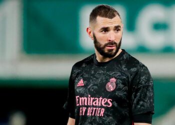, SPAIN - DECEMBER 30: Karim Benzema of Real Madrid during the La Liga Santander  match between  Elche v Real Madrid on December 30, 2021 (Photo by David S. Bustamante/Soccrates/Getty Images)