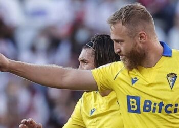 MADRID, SPAIN - SEPTEMBER 26: Varazdat Haroyan (R) of Cadiz CF celebrates after scoring a goal during the LaLiga Santander match between Rayo Vallecano and Cadiz CF at Campo de Futbol de Vallecas in Madrid, Spain on September 26, 2021. (Photo by Burak Akbulut/Anadolu Agency via Getty Images)