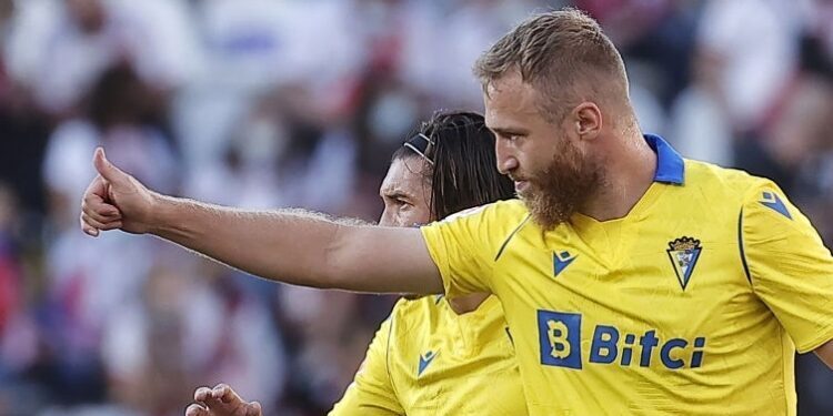 MADRID, SPAIN - SEPTEMBER 26: Varazdat Haroyan (R) of Cadiz CF celebrates after scoring a goal during the LaLiga Santander match between Rayo Vallecano and Cadiz CF at Campo de Futbol de Vallecas in Madrid, Spain on September 26, 2021. (Photo by Burak Akbulut/Anadolu Agency via Getty Images)