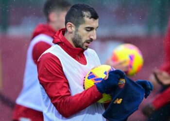 ROME, ITALY - DECEMBER 10: Henirikh Mkhitaryan of AS Roma during a training session at Centro Sportivo Fulvio Bernardini on December 10, 2021 in Rome, Italy. (Photo by Fabio Rossi/AS Roma via Getty Images)