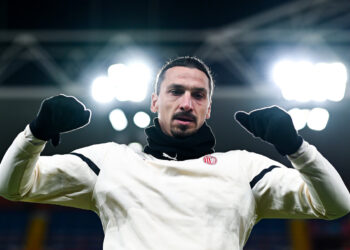 GENOA, ITALY - DECEMBER 1: Zlatan Ibrahimovic of Milan in action during his warm-up session before the Serie A match between Genoa CFC and AC Milan at Stadio Luigi Ferraris on December 1, 2021 in Genoa, Italy. (Photo by Getty Images)