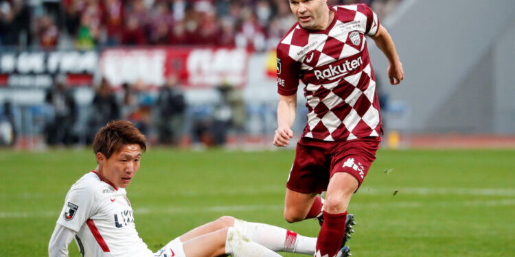 Soccer Football - Tokyo 2020 Olympics Test Event - Emperor's Cup Final -  Vissel Kobe v Kashima Antlers - National Stadium, Tokyo, Japan - January 1, 2020. Vissel Kobe's Andres Iniesta in action with Kashima Antlers' Misao Kento.  REUTERS/Issei Kato