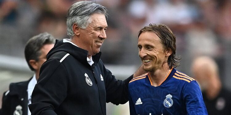 Mg Klagenfurt Austria 08/08/2021 - amichevole / Real Madrid-Milan / foto Matteo Gribaudi/Image nella foto: Carlo Ancelotti-Luka Modric PUBLICATIONxNOTxINxITA