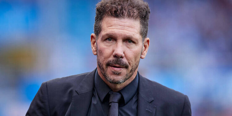 September 25, 2021, VITORIA, VIZCAYA, SPAIN: Diego Pablo Simeone, coach of Atletico de Madrid, looks on before the Spanish league, La Liga Santander, football match played between Deportivo Alaves and Atletico de Madrid at Mendizorroza stadium on September 25, 2021 in Vitoria, Spain. VITORIA SPAIN - ZUMAa181 20210925_zaa_a181_037 Copyright: xInigoxLarreinax