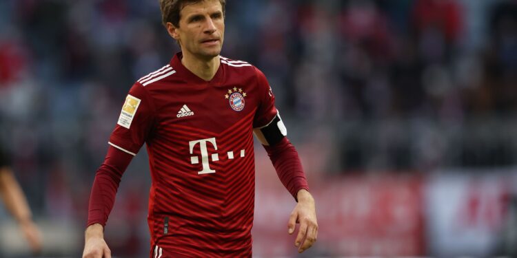 MUNICH, GERMANY - FEBRUARY 20: Thomas Müller of FC Bayern München looks on during the Bundesliga match between FC Bayern München and SpVgg Greuther Fürth at Allianz Arena on February 20, 2022 in Munich, Germany. (Photo by Alexander Hassenstein/Getty Images)