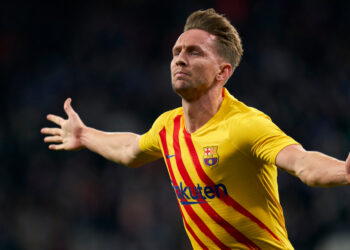 BARCELONA, SPAIN - FEBRUARY 13: Luuk de Jong of FC Barcelona celebrates after scoring his team's second goal during the LaLiga Santander match between RCD Espanyol and FC Barcelona at RCDE Stadium on February 13, 2022 in Barcelona, Spain. (Photo by Quality Sport Images/Getty Images)