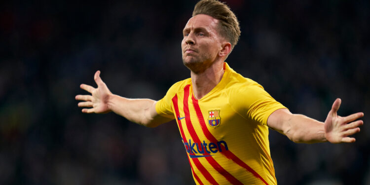 BARCELONA, SPAIN - FEBRUARY 13: Luuk de Jong of FC Barcelona celebrates after scoring his team's second goal during the LaLiga Santander match between RCD Espanyol and FC Barcelona at RCDE Stadium on February 13, 2022 in Barcelona, Spain. (Photo by Quality Sport Images/Getty Images)