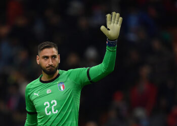 MILAN, ITALY - NOVEMBER 17: Gianluigi Donnarumma of Italy acknowledge the fans during the UEFA Nations League A group three match between Italy and Portugal at Stadio Giuseppe Meazza on November 17, 2018 in Milan, Italy. (Photo by Valerio Pennicino/Getty Images)