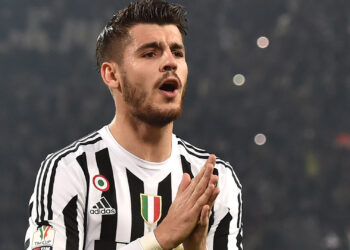 TURIN, ITALY - JANUARY 27:  Alvaro Morata of Juventus FC celebrates after scoring the opening goal from the penalty spot during the TIM Cup match between Juventus FC and FC Internazionale Milano at Juventus Arena on January 27, 2016 in Turin, Italy.  (Photo by Valerio Pennicino/Getty Images )