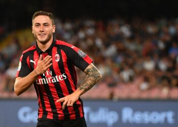 AC Milan's Italian defender Davide Calabria celebrates after scoring during the Italian Serie A football match Napoli vs AC Milan on August 25, 2018 at the San Paolo Stadium in Naples. (Photo by Alberto PIZZOLI / AFP)        (Photo credit should read ALBERTO PIZZOLI/AFP/Getty Images)