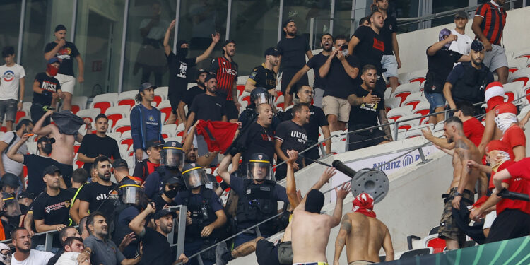 Soccer Football - Europa Conference League - Group D - OGC Nice v Cologne - Allianz Riviera, Nice, France - September 8, 2022 Fans clash with the police before the match REUTERS/Eric Gaillard