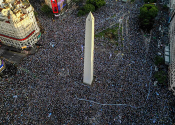 BUENOS AIRES, ARGENTINA - DECEMBER 13: Aerial view as Argentine fans gather to celebrate at the Obelisk after their team's victory in the semi-final match of FIFA World Cup Qatar 2022 between Argentina and Croatia on December 13, 2022 in Buenos Aires, Argentina. (Photo by Tomas Cuesta/Getty Images)