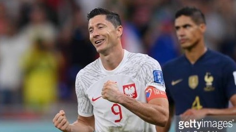 DOHA, QATAR - DECEMBER 04: Robert Lewandowski of Poland celebrates after scoring the team's first goal during the FIFA World Cup Qatar 2022 Round of 16 match between France and Poland at Al Thumama Stadium on December 04, 2022 in Doha, Qatar. (Photo by Justin Setterfield/Getty Images)