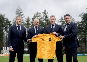 Presentation coach *Ronald Koeman* of Holland, *Sipke Hulshoff* of Holland, *Patrick Lodewijks* of Holland, *Erwin Koeman* of Holland