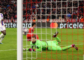 MUNICH, GERMANY - MARCH 08: Serge Gnabry of FC Bayern Munich scores the team's second goal past Gianluigi Donnarumma of Paris Saint-Germain during the UEFA Champions League round of 16 leg two match between FC Bayern München and Paris Saint-Germain at Allianz Arena on March 08, 2023 in Munich, Germany. (Photo by Alexander Hassenstein/Getty Images)