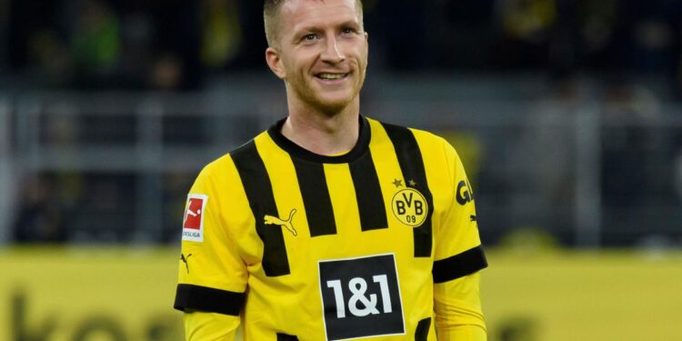 2KDK3Y4 Marco Reus (DO) is happy after the game, jubilation, cheering, cheering, joy, cheers, celebrate, final jubilation, football 1st Bundesliga, 13th matchday, Borussia Dortmund (DO) - VfL Bochum (BO) 3:0, on November 5th, 2022 in Dortmund/ Germany.