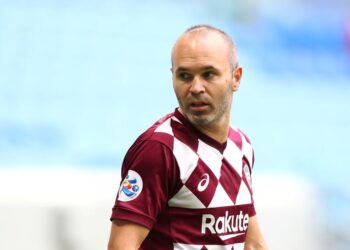 FILE PHOTO: Soccer Football - AFC Champions League - Group G - Vissel Kobe v Guangzhou Evergrande - Al Janoub Stadium, Al Wakrah, Qatar - November 28, 2020   Vissel Kobe's Andres Iniesta. REUTERS/Ibraheem Al Omari