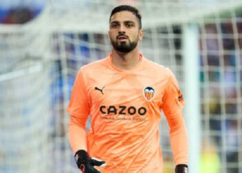 SAN SEBASTIAN, SPAIN - NOVEMBER 06: Giorgi Mamardashvili of Valencia CF reacts during the LaLiga Santander match between Real Sociedad and Valencia CF at Reale Arena on November 06, 2022 in San Sebastian, Spain. (Photo by Juan Manuel Serrano Arce/Getty Images)