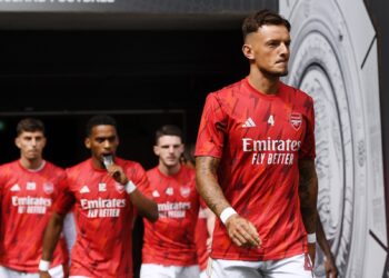 LONDON, ENGLAND - AUGUST 06: Ben White of Arsenal enters the pitch to warm up prior to The FA Community Shield match between Manchester City against Arsenal at Wembley Stadium on August 06, 2023 in London, England. (Photo by Stuart MacFarlane/Arsenal FC via Getty Images)
