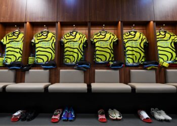 BRENTFORD, ENGLAND - NOVEMBER 25: General view inside the Arsenal dressing room prior to the Premier League match between Brentford FC and Arsenal FC at Gtech Community Stadium on November 25, 2023 in Brentford, England. (Photo by Stuart MacFarlane/Arsenal FC via Getty Images)