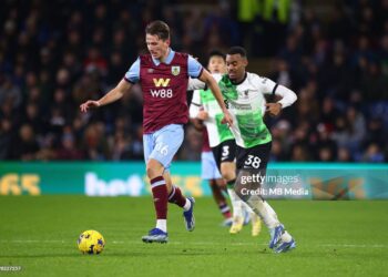 BURNLEY, ENGLAND - DECEMBER 26: Sander Berge of Burnley FC during the Premier League match between Burnley FC and Liverpool FC at Turf Moor on December 26, 2023 in Burnley, England. (Photo by Ryan Jenkinson/MB Media/Getty Images)
