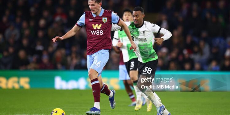 BURNLEY, ENGLAND - DECEMBER 26: Sander Berge of Burnley FC during the Premier League match between Burnley FC and Liverpool FC at Turf Moor on December 26, 2023 in Burnley, England. (Photo by Ryan Jenkinson/MB Media/Getty Images)