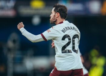 Bernardo Silva of Manchester City celebrates his equalising goal in the Premier League match between Luton Town and Manchester City at Kenilworth Road, England. Sunday 10th December 2023. (Photo by Lexi Ilsley/Manchester City FC)