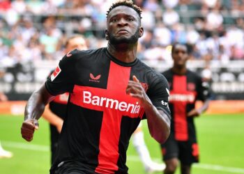 Fussball, Bundesliga, Deutschland, Herren, Saison 2023/2024, 2. Spieltag, Borussia Park Mˆnchengladbach, Bor. Mˆnchengladbach - Bayer Leverkusen 0:3 Jubel Victor Boniface LEV nach seinem Tor zum 0:1. Jubel, Freude, Aktion. DFB/DFL REGULATIONS PROHIBIT ANY USE OF PHOTOGRAPHS AS IMAGE SEQUENCES AND/OR QUASI-VIDEO *** Football, Bundesliga, Germany, Men, Season 2023 2024, 2 Matchday, Borussia Park Mˆnchengladbach, Bor Mˆnchengladbach Bayer Leverkusen 0 3 Cheer Victor Boniface LEV after his goal to 0 1 Cheer, Joy, Action DFB DFL REGULATES PROHIBIT ANY USE OF PHOTOGRAPHS AS IMAGE SEQUENCES AND OR QUASI VIDEO