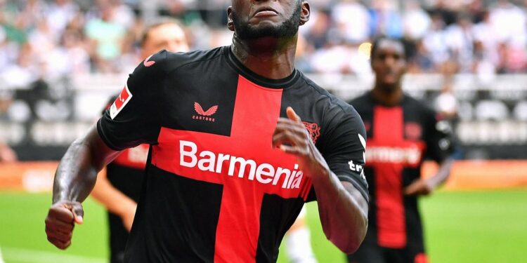 Fussball, Bundesliga, Deutschland, Herren, Saison 2023/2024, 2. Spieltag, Borussia Park Mˆnchengladbach, Bor. Mˆnchengladbach - Bayer Leverkusen 0:3 Jubel Victor Boniface LEV nach seinem Tor zum 0:1. Jubel, Freude, Aktion. DFB/DFL REGULATIONS PROHIBIT ANY USE OF PHOTOGRAPHS AS IMAGE SEQUENCES AND/OR QUASI-VIDEO *** Football, Bundesliga, Germany, Men, Season 2023 2024, 2 Matchday, Borussia Park Mˆnchengladbach, Bor Mˆnchengladbach Bayer Leverkusen 0 3 Cheer Victor Boniface LEV after his goal to 0 1 Cheer, Joy, Action DFB DFL REGULATES PROHIBIT ANY USE OF PHOTOGRAPHS AS IMAGE SEQUENCES AND OR QUASI VIDEO