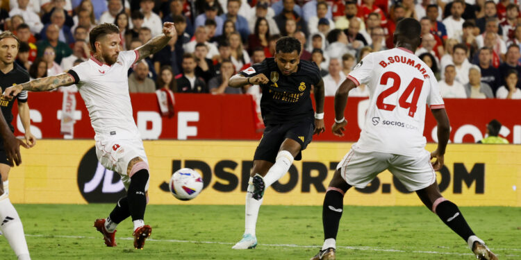 Soccer Football - LaLiga - Sevilla v Real Madrid - Ramon Sanchez Pizjuan, Seville, Spain - October 21, 2023 Real Madrid's Rodrygo in action REUTERS/Marcelo Del Pozo