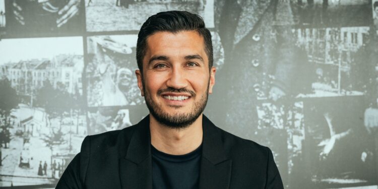 24/25, Bundesliga, Bundesligasaison, BVB, Vertag, Vertragsunterzeichung
Freitag 14.06.2024, 1. Fussball - Bundesliga Saison 24/25 - in Dortmund, .BV Borussia Dortmund, .Trainer Nuri Sahin (BVB) unterschreibt seinen Vertrag,...Copyright:.Borussia Dortmund GmbH & Co. KGaA.Rheinlanddamm 207-209.44137 Dortmund... (NO IPTC-stripping allowed) EDITORIAL USE ONLY.