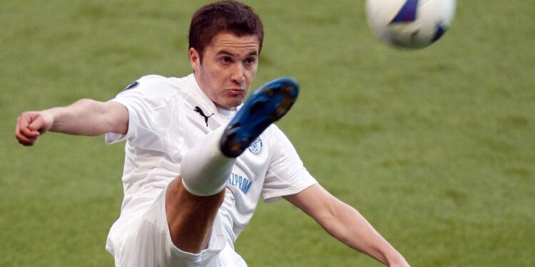 MANCHESTER, UNITED KINGDOM - MAY 14:  Viktor Fayzulin of Zenit St. Petersburg in action during the UEFA Cup Final between Zenit St. Petersburg and Glasgow Rangers at the City of Manchester Stadium on May 14, 2008 in Manchester, England.  (Photo by Jasper Juinen/Getty Images)
