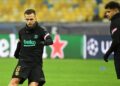 Barcelona's Bosnian midfielder Miralem Pjanic and Barcelona's Brazilian midfielder Philippe Coutinho (R) warm up before the UEFA Champions League group G football match between Dynamo Kiev and Barcelona at the Olympiyskiy stadium in Kiev on November 24, 2020. (Photo by Sergei SUPINSKY / AFP)