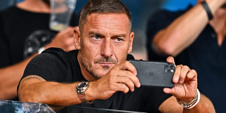 GENOA, ITALY - SEPTEMBER 28: Francesco Totti, former captain of Roma, looks on prior to kick-off in the Serie A TIM match between Genoa CFC and AS Roma at Stadio Luigi Ferraris on September 28, 2023 in Genoa, Italy. (Photo by Simone Arveda/Getty Images)
